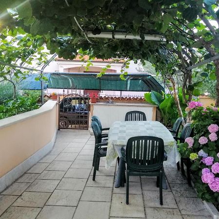 Apartman 100M2, Full Opremljen, Privatni Parking. Pula Exterior foto
