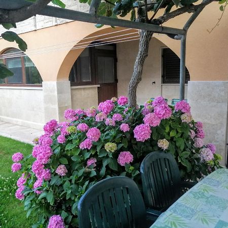 Apartman 100M2, Full Opremljen, Privatni Parking. Pula Exterior foto