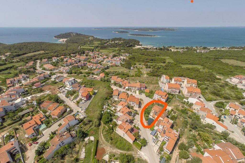 Apartman 100M2, Full Opremljen, Privatni Parking. Pula Exterior foto