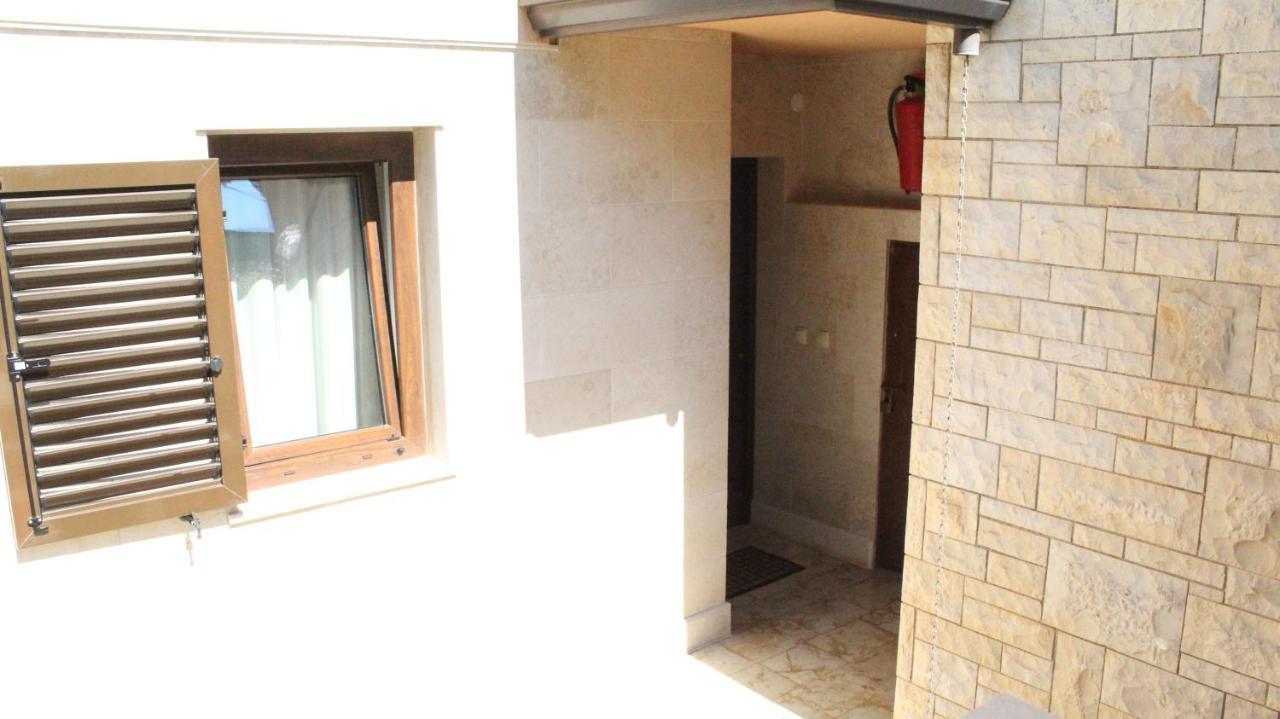 Apartman 100M2, Full Opremljen, Privatni Parking. Pula Exterior foto