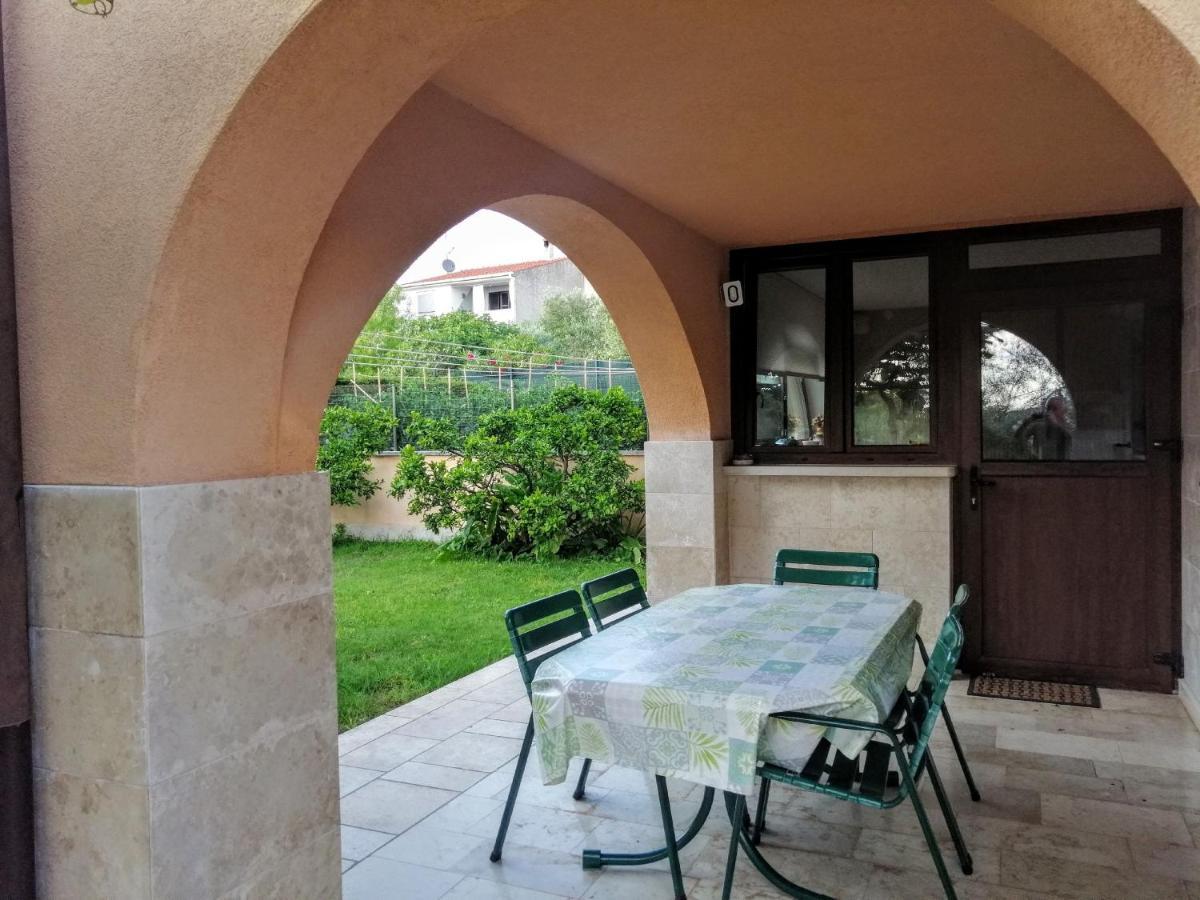 Apartman 100M2, Full Opremljen, Privatni Parking. Pula Exterior foto
