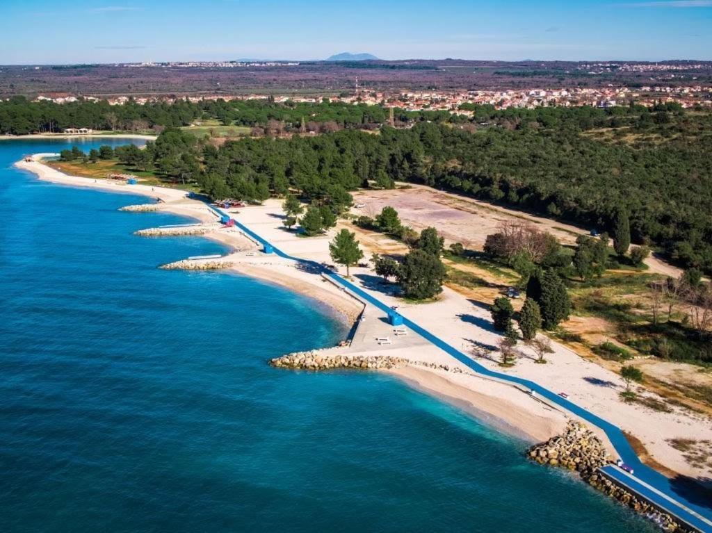 Apartman 100M2, Full Opremljen, Privatni Parking. Pula Exterior foto
