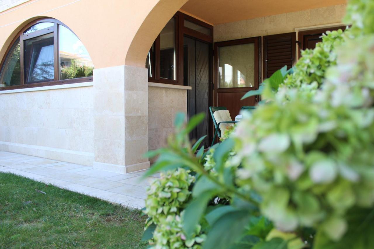 Apartman 100M2, Full Opremljen, Privatni Parking. Pula Exterior foto