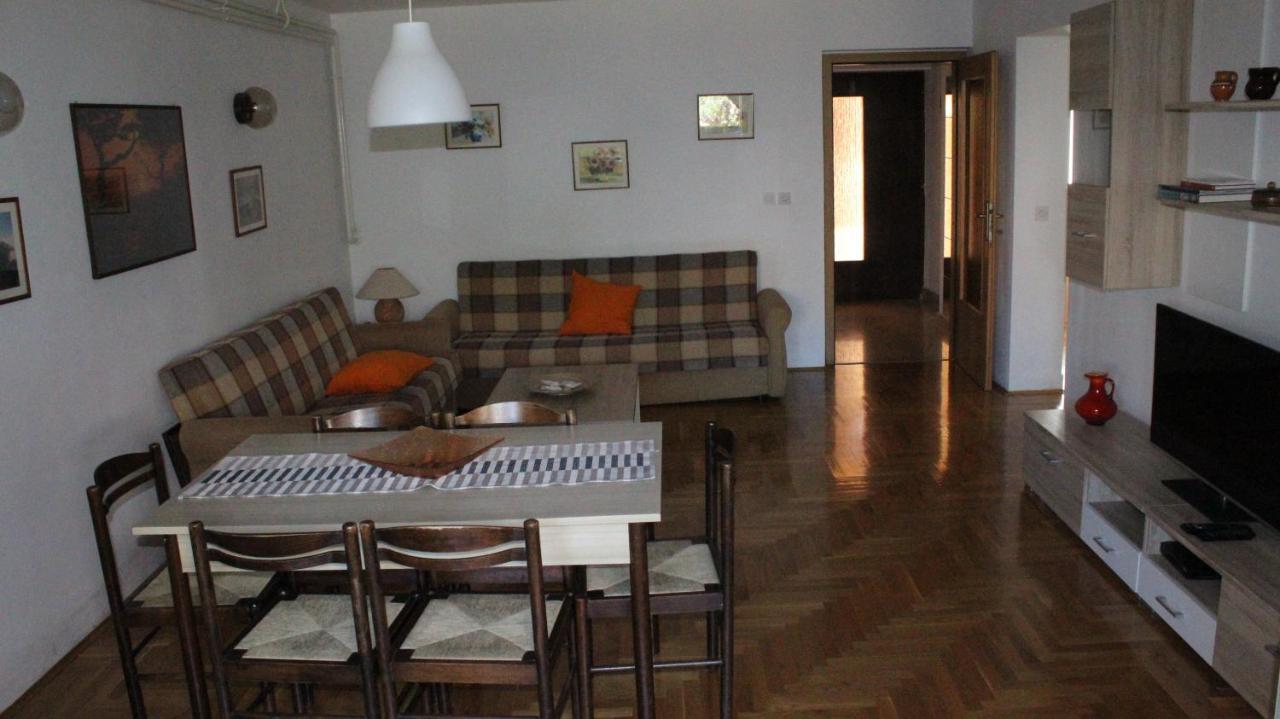Apartman 100M2, Full Opremljen, Privatni Parking. Pula Exterior foto